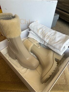 Chloé Beige Shearling Cuff Winter Rain Boots